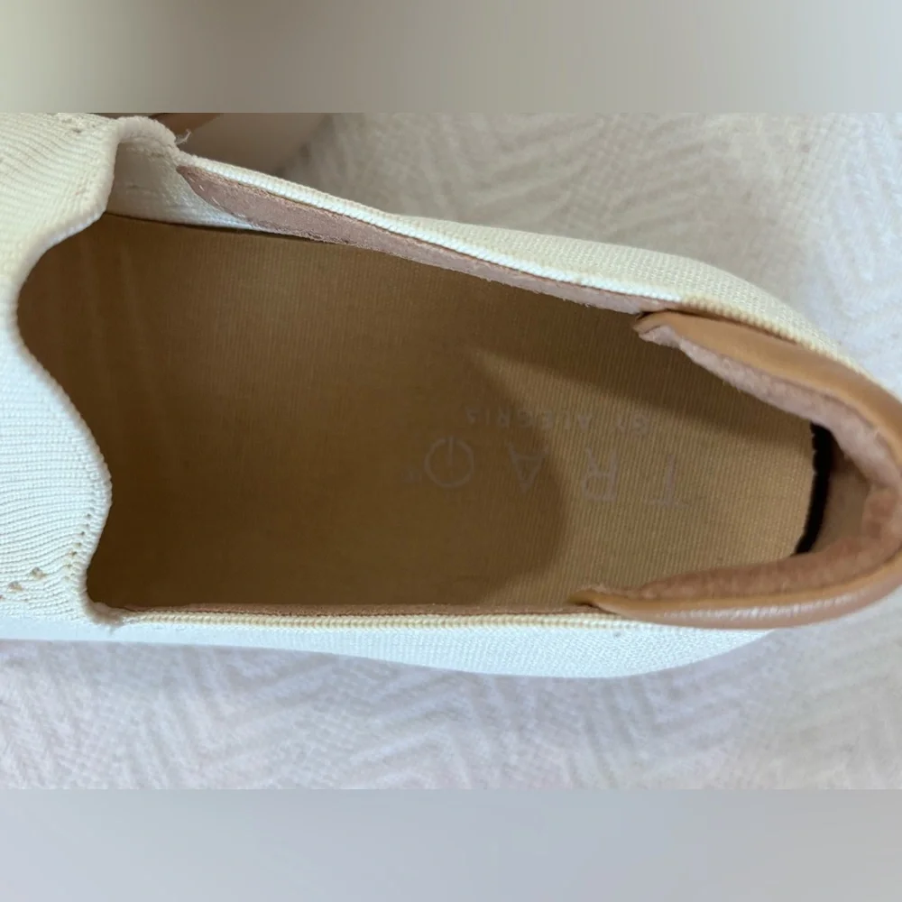 💚Alegria Cream Textured Slip-On Flats